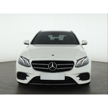 Mercedes - Benz E-klasa  Kombi 2020,  2.0 diesel, automat - Na sprzedaż za 89 999 zł - Piaseczno - zdjęcie 2