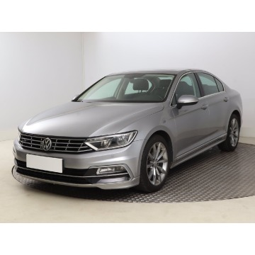 Volkswagen Passat  Liftback 2018,  2.0 diesel - Na sprzedaż za 59 999 zł - Bielany Wrocławskie - zdjęcie 3