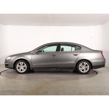 Volkswagen Passat  Liftback 2005,  1.6 benzyna - Na sprzedaż za 12 499 zł - Katowice - zdjęcie 4