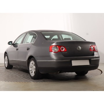 Volkswagen Passat  Liftback 2005,  1.6 benzyna - Na sprzedaż za 12 499 zł - Katowice - zdjęcie 6