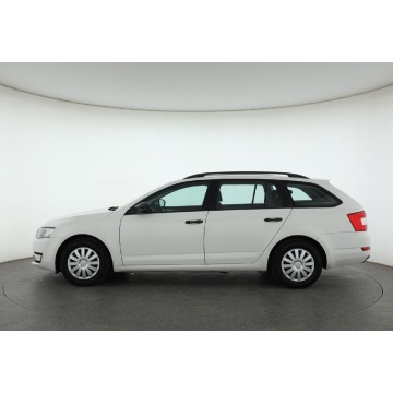 Skoda Octavia  Hatchback 2016,  1.6 diesel - Na sprzedaż za 31 499 zł - Piaseczno - zdjęcie 4