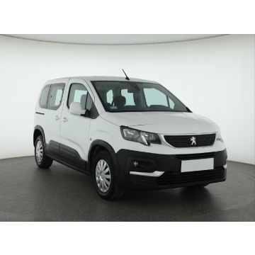 Peugeot   Pick-up 2020,  1.2 benzyna - Na sprzedaż za 40 999 zł - Piaseczno - zdjęcie 1