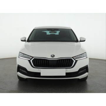 Skoda Octavia  Hatchback 2022,  1.4 benzyna, automat - Na sprzedaż za 77 999 zł - Piaseczno - zdjęcie 2