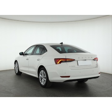 Skoda Octavia  Hatchback 2022,  1.4 benzyna, automat - Na sprzedaż za 77 999 zł - Piaseczno - zdjęcie 6