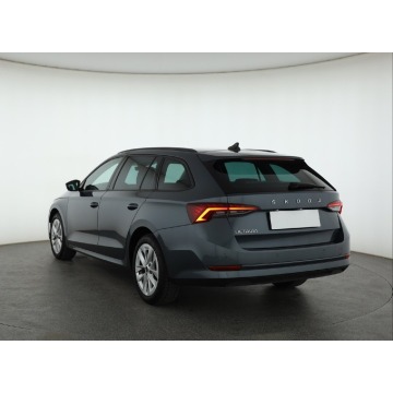Skoda Octavia  Kombi 2020,  2.0 diesel, automat - Na sprzedaż za 79 999 zł - Piaseczno - zdjęcie 6