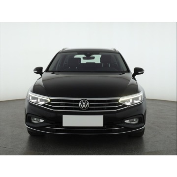 Volkswagen Passat  Kombi 2021,  2.0 diesel, automat - Na sprzedaż za 72 999 zł - Piaseczno - zdjęcie 2
