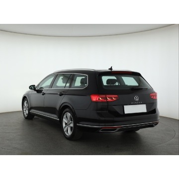 Volkswagen Passat  Kombi 2021,  2.0 diesel, automat - Na sprzedaż za 72 999 zł - Piaseczno - zdjęcie 6