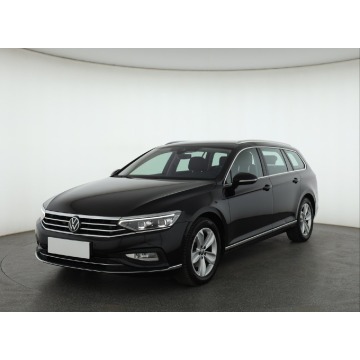 Volkswagen Passat  Kombi 2021,  2.0 diesel, automat - Na sprzedaż za 72 999 zł - Piaseczno - zdjęcie 3