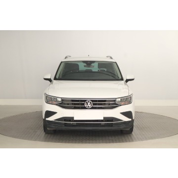 Volkswagen Tiguan  SUV 2020,  1.5 benzyna, automat - Na sprzedaż za 92 999 zł - Zabrze - zdjęcie 2