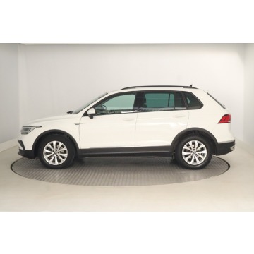 Volkswagen Tiguan  SUV 2020,  1.5 benzyna, automat - Na sprzedaż za 92 999 zł - Zabrze - zdjęcie 4