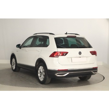Volkswagen Tiguan  SUV 2020,  1.5 benzyna, automat - Na sprzedaż za 92 999 zł - Zabrze - zdjęcie 6