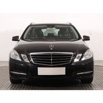 Mercedes - Benz E-klasa  Kombi 2010,  1.8 benzyna, automat - Na sprzedaż za 39 999 zł - Katowice - zdjęcie 2