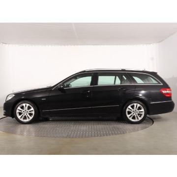 Mercedes - Benz E-klasa  Kombi 2010,  1.8 benzyna, automat - Na sprzedaż za 39 999 zł - Katowice - zdjęcie 4