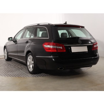 Mercedes - Benz E-klasa  Kombi 2010,  1.8 benzyna, automat - Na sprzedaż za 39 999 zł - Katowice - zdjęcie 6