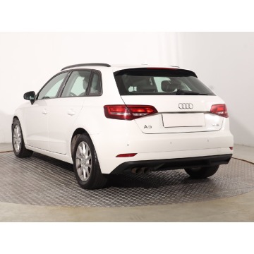 Audi A3  Hatchback 2018,  1.5 benzyna, automat - Na sprzedaż za 59 999 zł - Katowice - zdjęcie 6