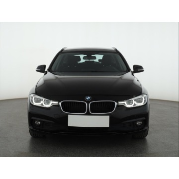 BMW Seria 3  Kombi 2019,  2.0 diesel, automat - Na sprzedaż za 57 999 zł - Piaseczno - zdjęcie 2