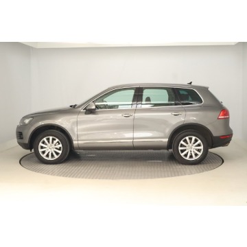 Volkswagen Touareg  SUV 2010,  3.0 diesel, automat - Na sprzedaż za 40 999 zł - Zabrze - zdjęcie 4