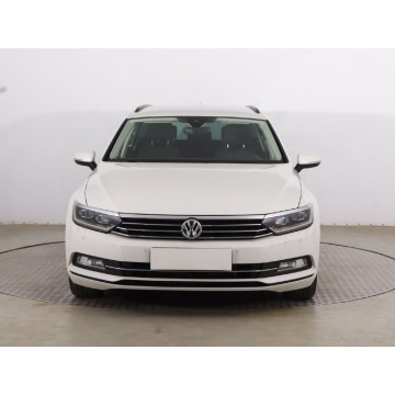 Volkswagen Passat  Kombi 2019,  2.0 diesel, automat - Na sprzedaż za 55 999 zł - Bieruń - zdjęcie 2
