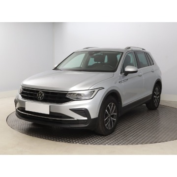 Volkswagen Tiguan  SUV 2022,  2.0 diesel, automat - Na sprzedaż za 104 999 zł - Bielany Wrocławskie - zdjęcie 3