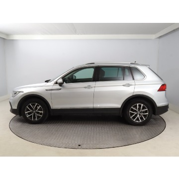 Volkswagen Tiguan  SUV 2022,  2.0 diesel, automat - Na sprzedaż za 104 999 zł - Bielany Wrocławskie - zdjęcie 4