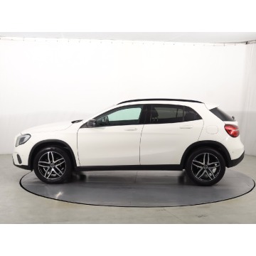 Mercedes - Benz GLA-klasa  SUV 2017,  1.6 benzyna, automat - Na sprzedaż za 77 999 zł - Katowice - zdjęcie 4