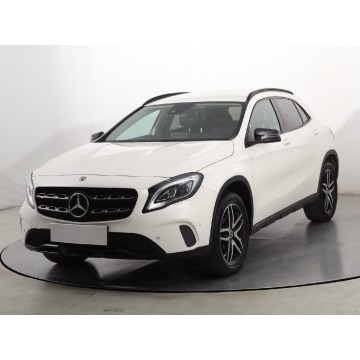 Mercedes - Benz GLA-klasa  SUV 2017,  1.6 benzyna, automat - Na sprzedaż za 77 999 zł - Katowice - zdjęcie 3