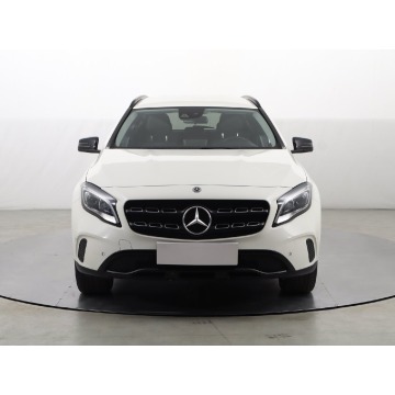 Mercedes - Benz GLA-klasa  SUV 2017,  1.6 benzyna, automat - Na sprzedaż za 77 999 zł - Katowice - zdjęcie 2