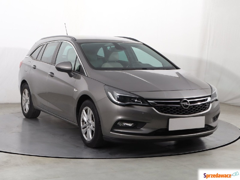 Opel Astra  Kombi 2016,  1.4 benzyna - Na sprzedaż za 36 499 zł - Zabrze