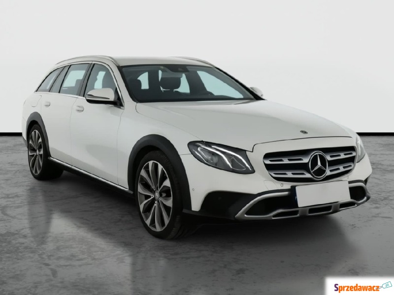 Mercedes - Benz E-klasa  Kombi 2017,  2.0 diesel, automat - Na sprzedaż za 99 999 zł - Szczecinek