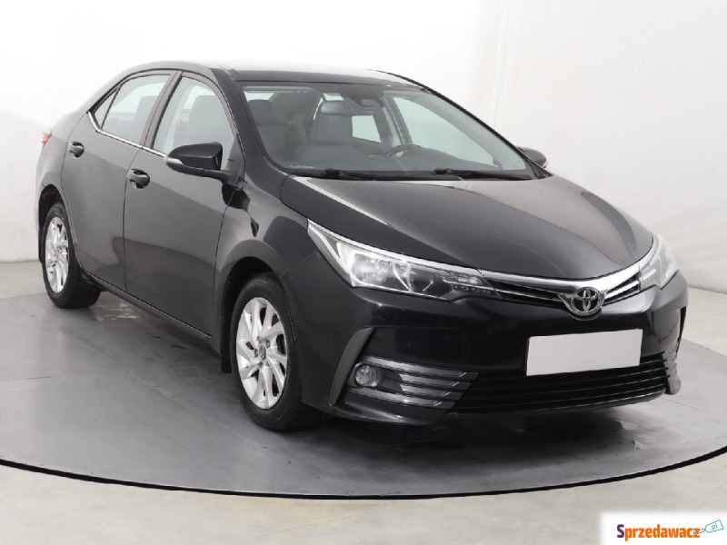 Toyota Corolla  Liftback 2017,  1.6 benzyna - Na sprzedaż za 45 499 zł - Katowice