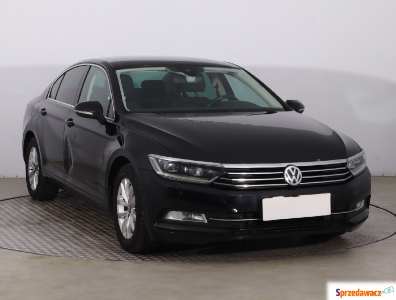 Volkswagen Passat  Liftback 2015,  1.4 benzyna - Na sprzedaż za 33 999 zł - Chrzanów