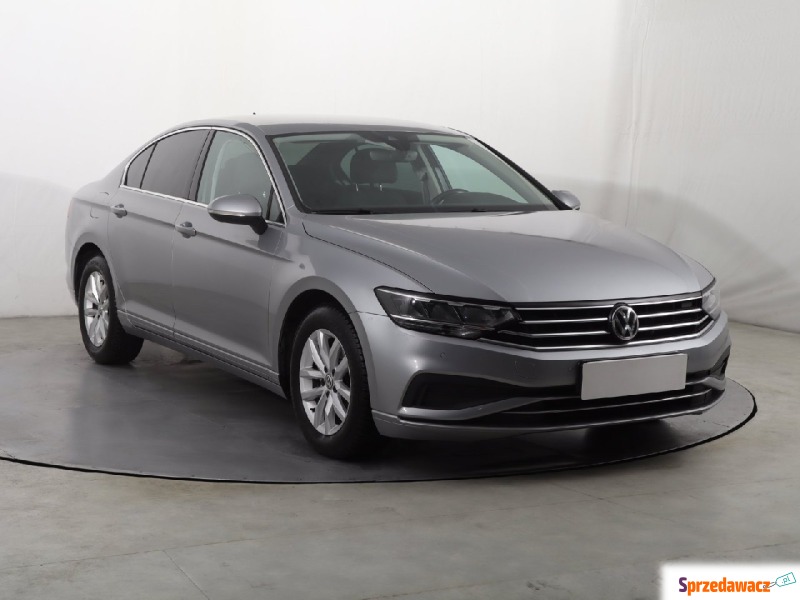 Volkswagen Passat  Liftback 2020,  1.5 benzyna, automat - Na sprzedaż za 61 499 zł - Katowice
