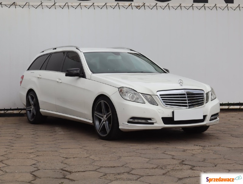 Mercedes - Benz E-klasa  Kombi 2012,  2.1 diesel, automat - Na sprzedaż za 36 499 zł - Łódź