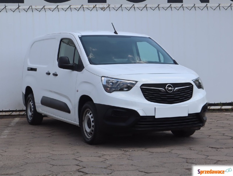 Opel Combo  Pick-up 2022,  1.2 benzyna - Na sprzedaż za 54 999 zł - Łódź