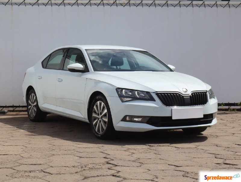 Skoda Superb  Hatchback 2017,  1.4 benzyna - Na sprzedaż za 42 499 zł - Łódź