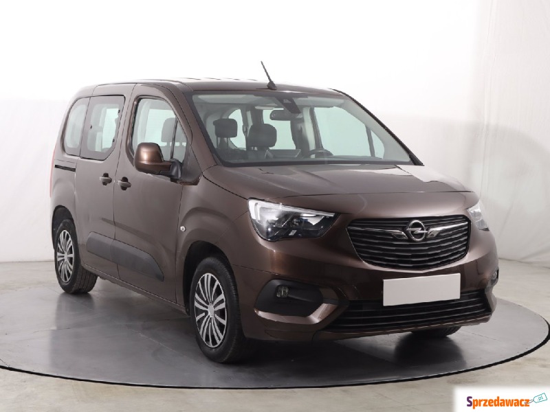 Opel Combo  Pick-up 2018,  1.5 diesel - Na sprzedaż za 43 499 zł - Katowice