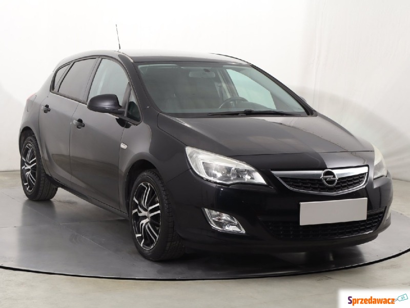 Opel Astra  Hatchback 2011,  1.4 benzyna - Na sprzedaż za 18 499 zł - Katowice