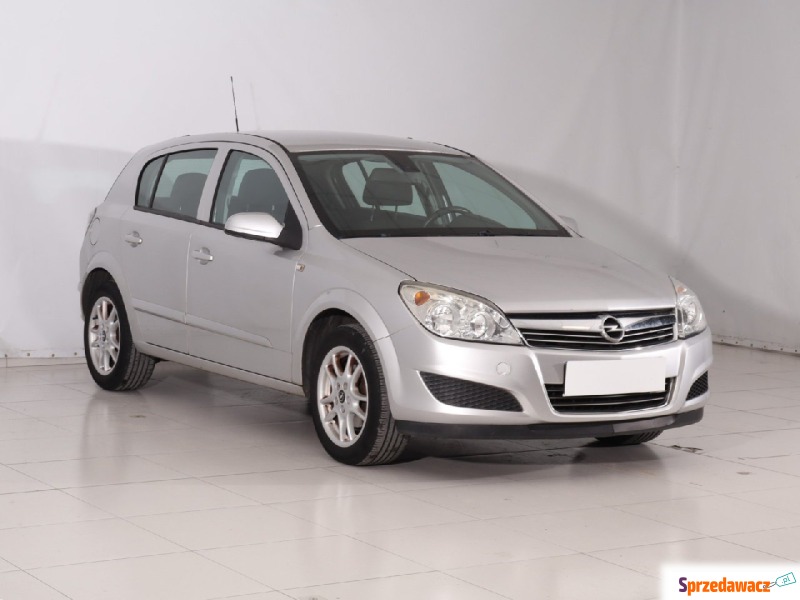 Opel Astra  Hatchback 2007,  1.4 benzyna - Na sprzedaż za 8 499,00 zł - Radom