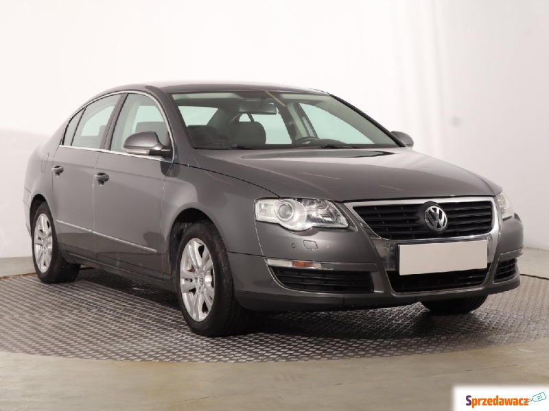 Volkswagen Passat  Liftback 2005,  1.6 benzyna - Na sprzedaż za 12 499 zł - Katowice