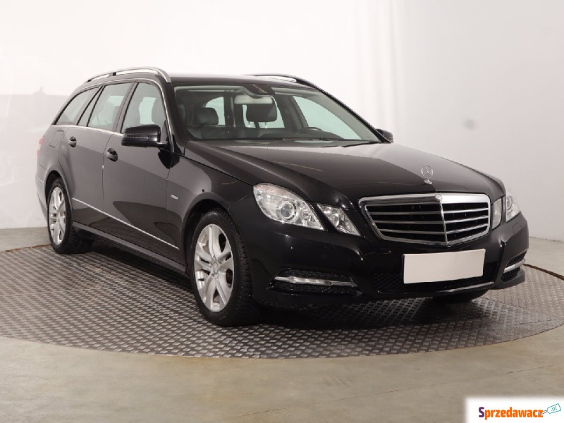 Mercedes - Benz E-klasa  Kombi 2010,  1.8 benzyna, automat - Na sprzedaż za 39 999 zł - Katowice
