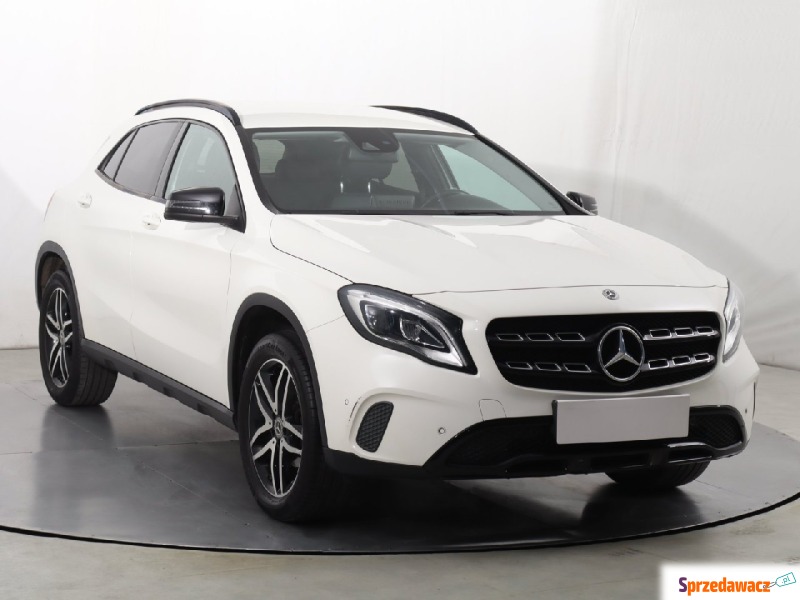 Mercedes - Benz GLA-klasa  SUV 2017,  1.6 benzyna, automat - Na sprzedaż za 77 999 zł - Katowice
