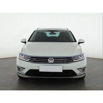Volkswagen Passat  Kombi 2018,  1.4 benzyna, automat - Na sprzedaż za 61 999 zł - Piaseczno - zdjęcie 2