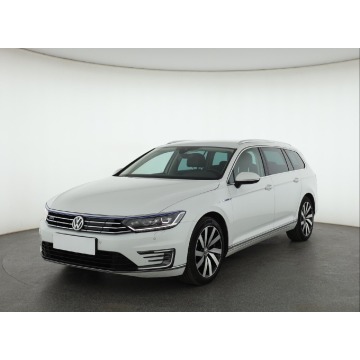 Volkswagen Passat  Kombi 2018,  1.4 benzyna, automat - Na sprzedaż za 61 999 zł - Piaseczno - zdjęcie 3