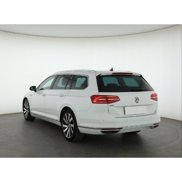 Volkswagen Passat  Kombi 2018,  1.4 benzyna, automat - Na sprzedaż za 61 999 zł - Piaseczno - zdjęcie 5