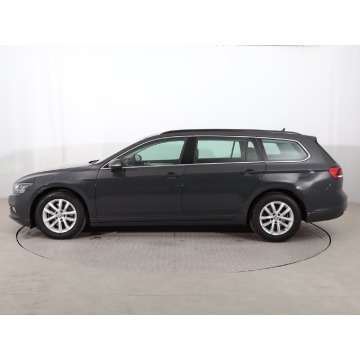 Volkswagen Passat  Kombi 2019,  2.0 diesel - Na sprzedaż za 56 999 zł - Lublin - zdjęcie 4