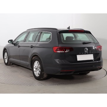 Volkswagen Passat  Kombi 2019,  2.0 diesel - Na sprzedaż za 56 999 zł - Lublin - zdjęcie 5