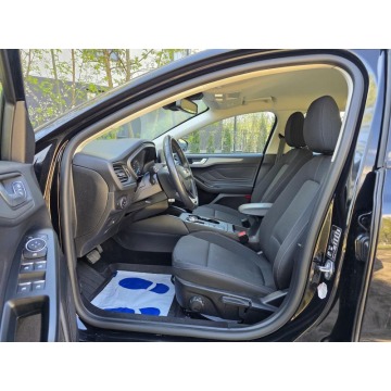 Ford Focus  Kombi 2019,  1.5 diesel, automat - Na sprzedaż za 42 900 zł - Warszawa - zdjęcie 4