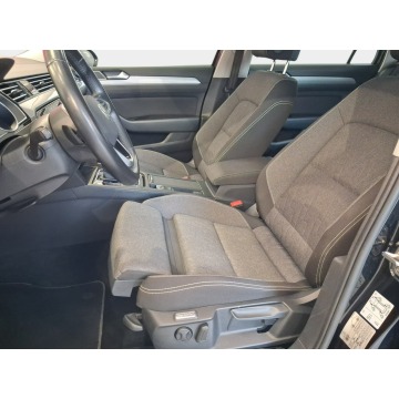 Volkswagen Passat  Kombi 2023,  1.5 benzyna, automat - Na sprzedaż za 82 900 zł - Swarzędz - zdjęcie 11