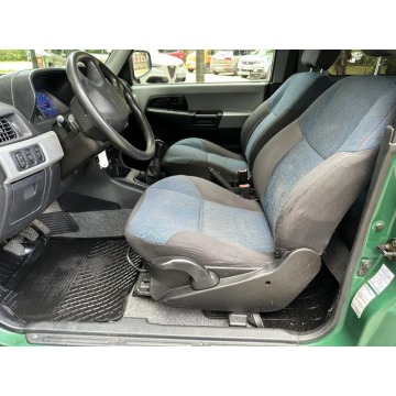 Mitsubishi Pajero  Terenowy 2002,  2.0 benzyna - Na sprzedaż za 15 000 zł - Warszawa - zdjęcie 5