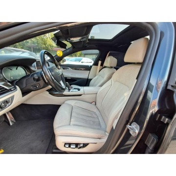 BMW Seria 7  Sedan/Limuzyna 2017,  3.0 benzyna, automat - Na sprzedaż za 105 000 zł - Warszawa - zdjęcie 4